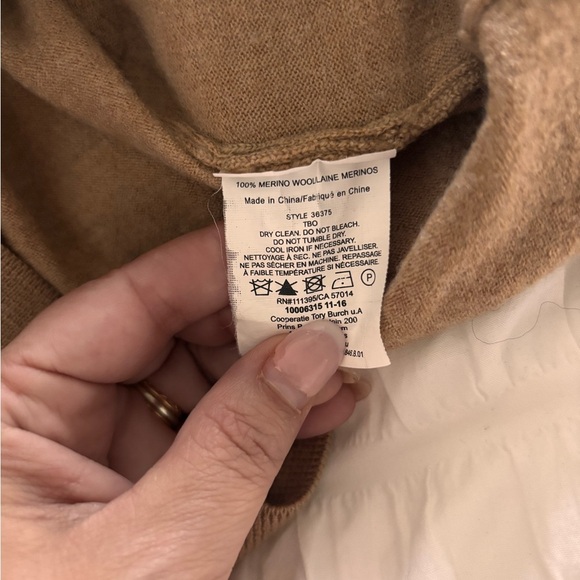 Tory Burch Tan V-Neck Sweater 100% Merino Wool - Picture 3 of 9